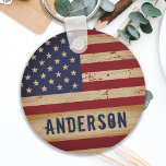 Porte-clés Drapeau américain personnalisé Rustique Bois patri<br><div class="desc">USA American Flag porte - clé dans un style rustique usé en bois. Montrez votre fierté américaine et ajoutez un jeu amusant à votre fête 4 juillet ou offrez un cadeau spécial avec ce porte - clé du drapeau américain dans un motif de grunge usé et éprouvé. Ce design porte...</div>