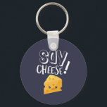 Porte-clés Drôle mignon Fromage Amateur Photographe Dire From<br><div class="desc">Dites Fromage. Design de photographie amusant et mignon pour photographe professionnel, ceux qui aiment prendre des photos et des photos des gens. Cette marchandise kawaii est idéale pour les amateurs de fromage, les cuisiniers ou les cuisiniers qui aiment utiliser ce produit laitier dans leurs recettes. Fromage mignon avec le sourire...</div>