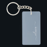 Porte-clés Dusty Blue minimaliste moderne Monogramme élégant<br><div class="desc">Découvrez notre Dusty Blue Minimalist Modern Monogram Elegant Collection : Elevez votre style avec une sophistication sobre et un charme intemporel. Notre collection présente des motifs minimalistes dans une teinte bleu roux apaisante, rehaussée d'élégants monogrammes adaptés à votre goût personnel. De la papeterie raffinée aux accessoires polyvalents, chaque pièce de...</div>