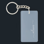 Porte-clés Dusty Blue minimaliste moderne Monogramme élégant<br><div class="desc">Découvrez notre Dusty Blue Minimalist Modern Monogram Elegant Collection : Elevez votre style avec une sophistication sobre et un charme intemporel. Notre collection présente des motifs minimalistes dans une teinte bleu roux apaisante, rehaussée d'élégants monogrammes adaptés à votre goût personnel. De la papeterie raffinée aux accessoires polyvalents, chaque pièce de...</div>