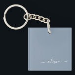 Porte-clés Dusty Blue minimaliste moderne Monogramme élégant<br><div class="desc">Découvrez notre Dusty Blue Minimalist Modern Monogram Elegant Collection : Elevez votre style avec une sophistication sobre et un charme intemporel. Notre collection présente des motifs minimalistes dans une teinte bleu roux apaisante, rehaussée d'élégants monogrammes adaptés à votre goût personnel. De la papeterie raffinée aux accessoires polyvalents, chaque pièce de...</div>