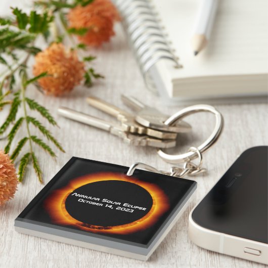 Porte-clés Éclipse solaire annuelle 2023 (Devant Droit)