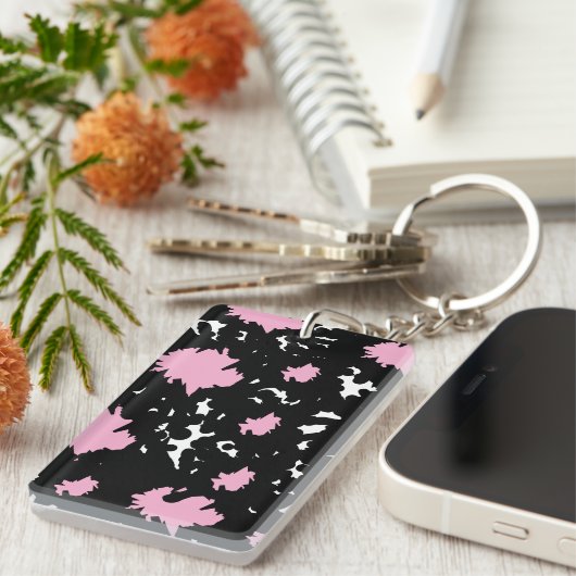 Porte-clés Elegant Contrast – Soft Pink & Black Abstract  (Devant droit)