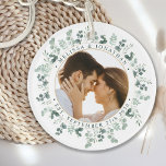 Porte-clés Elégant Photo Personnalisé Mariage Eucalyptus<br><div class="desc">Ajoutez la touche finale à votre mariage avec cette photo personnalisée de mariage de verdure botanique eucalyptus porte - clé. Parfait comme les faveurs de mariage à tous vos invités. Customisez ces faveurs de mariage avec votre photo mariage préférée, photo nouvellement mariée, et personnalisez avec le nom et la date....</div>