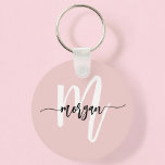 Porte-clés Élégant rose moderne Script Girly Monogramme Nom<br><div class="desc">Élevez vos essentiels de tous les jours avec le Porte - clé stylish Pink Modern Script Girly Monogram Name. Cet élégant accessoire présente un arrière - plan rose vif avec un délicat monogramme en écriture moderne, ajoutant une touche personnelle à vos clés. Fabriqué à partir de matériaux de qualité, ce...</div>