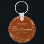 Porte-clés Elégant rouille Orange & Or Mariage de la femme de<br><div class="desc">Ces porte - clés sont conçus pour donner comme faveurs aux serveuses d'honneur à votre mariage. Elles présentent un design simple mais élégant, avec un arrière - plan couleur rouille orange ou rouge brûlé, des lettrages en or et une bordure florale en faux feuille doré en dentelle. Le texte dit...</div>