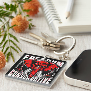 Porte-clés Eléphant rouge Faith Family Freedom Conservatric