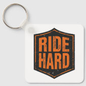 Porte-clés Emblème de motard rustique "Ride Hard" (Recto)