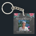 Porte-clés En souvenir amoureux<br><div class="desc">En mémoire d'amour,  une photo souvenir souvenir. Design rose réalisé par Valarie Wade.</div>