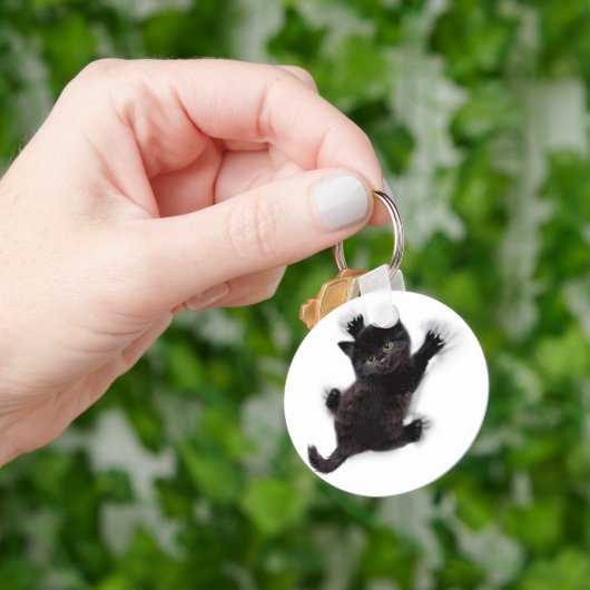 Porte-clés Escalade de chat noir sur le dos humain (main)