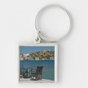 Porte-clés Europe, Grèce, Kastellorizo : chaises au bord