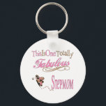 Porte-clés Fabulous Stepmaman<br><div class="desc">Super idée cadeau pour le fabuleux Stepmaman que vous aimez tant. Le design de papillon rose et brun lui fera sûrement sourire.</div>