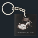 Porte-clés Faire-part de grossesse Sonogramme photo<br><div class="desc">Peut être entièrement customisé pour répondre à vos besoins. © Gorjo Designs. Fait pour vous via la plateforme Zazzle. // Note : la photo utilisée est une image d'espace réservé uniquement. Vous devrez remplacer votre photo avant de commander ou d'imprimer. Si vous avez besoin d'aide, veuillez me contacter. // Besoin...</div>