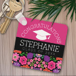 Porte-clés Félicitations Diplômée Fleurs Filles Diplômée<br><div class="desc">Ajoutez n'importe quel nom et année à cette conception fantaisiste. Cela peut être utilisé pour n'importe quel diplômé ou réunion - lycée,  collège,  lycée,  sciences infirmières,  médecine ou même école de commerce.</div>