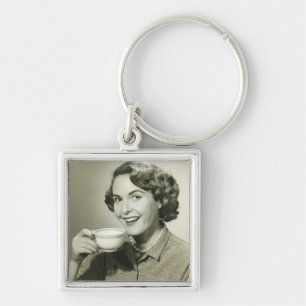 Porte-clés Femme tenant des tasses