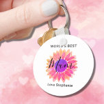Porte-clés Fête des mères de la meilleure maman du monde des<br><div class="desc">Dites à votre mère qu'elle est la meilleure avec ce joli porte - clé. Il présente une fleur aquarelle dans les tons rose,  violet et jaune ainsi que les mots Meilleure maman du monde. Vous pouvez y customiser en changeant les mots et le nom.</div>