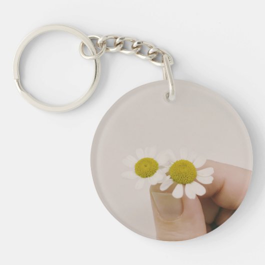 Porte-clés Fingertip Daisy – Aesthetic Floral Acrylic (Devant)