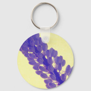 Porte-clés Fleur pourpre sur le porte - clé jaune