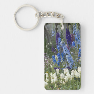 Porte-clés Fleurs printanières le long d'un chemin de jardin,