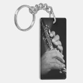 Porte-clés Flûte jouée en noir et blanc par un gitan (Devant gauche)