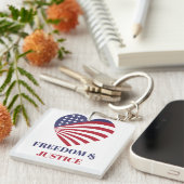 Porte-clés Freedom & Justice American Flag with Heart. (Devant Droit)
