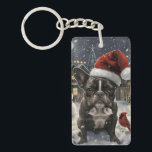 Porte-clés French Bulldog Winter Wonderland Christmas Joie<br><div class="desc">Ce design festif reflète l'esprit joyeux de la période des fêtes, avec un adorable petit portant un chapeau de Père Noël. Le chien est niché dans un pays des merveilles hivernales, avec un bonhomme de neige, un sapin de Noël décoré et des cadeaux joliment emballés. Les flocons de neige tombent...</div>