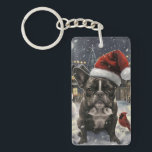 Porte-clés French Bulldog Winter Wonderland Christmas Joie<br><div class="desc">Ce design festif reflète l'esprit joyeux de la période des fêtes, avec un adorable petit portant un chapeau de Père Noël. Le chien est niché dans un pays des merveilles hivernales, avec un bonhomme de neige, un sapin de Noël décoré et des cadeaux joliment emballés. Les flocons de neige tombent...</div>