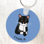 Porte-clés Funny Chat Sarcastique Personnalisé<br><div class="desc">Un chat tuxedo Bicolor noir et blanc sarcastique,  peu enthousiaste et agacé pour les amoureux des animaux. Modifier ou supprimer le nom ou le texte à customiser. Art original de Nic Squirrell.</div>