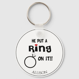 Porte-clés Funny Personnalisé Il a mis une bague sur elle