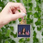 Porte-clés géant premium Kamala Harris (main)