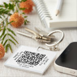 Porte-clés Générateur de code QR à 1 face Moderne minimaliste<br><div class="desc">Partagez tout site Web avec un porte - clé de carré de code QR scannable personnalisé. Pour créer votre propre code QR à l'aide du générateur, tapez simplement l'URL du site Web dans le modèle. Tout le libellé est simple à personnaliser ou à supprimer, et les couleurs et le style...</div>