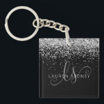 Porte-clés Glam Black Silver Parties scintillant Nom du monog<br><div class="desc">Glam Black Silver Parties scintillant Élégant Porte - clé Monogram Personnalisez facilement ce design porte - clé chic et branché avec élégante parties scintillant brillante argentée sur un arrière - plan noir. Le design comprend votre monogramme manuscrit avec de jolis tourbillons et nom.</div>