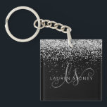 Porte-clés Glam Black Silver Parties scintillant Nom du monog<br><div class="desc">Glam Black Silver Parties scintillant Élégant Porte - clé Monogram Personnalisez facilement ce design porte - clé chic et branché avec élégante parties scintillant brillante argentée sur un arrière - plan noir. Le design comprend votre monogramme manuscrit avec de jolis tourbillons et nom.</div>