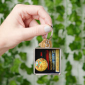 Porte-clés Globe et livres vintages (main)