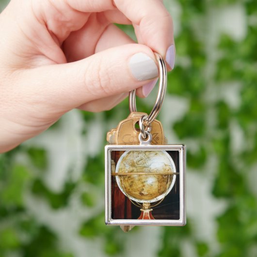 Porte-clés Globe terrestre, 1688 (main)