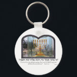 Porte-clés Golden Menorah<br><div class="desc">Cette Menorah d'or se trouve à proximité du Kotel ou du Mur de l'Ouest, dans la vieille ville de Jérusalem.</div>