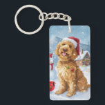 Porte-clés Goldendoodle Winter Wonderland Christmas Joy<br><div class="desc">Ce design festif reflète l'esprit joyeux de la période des fêtes, avec un adorable petit portant un chapeau de Père Noël. Le chien est niché dans un pays des merveilles hivernales, avec un bonhomme de neige, un sapin de Noël décoré et des cadeaux joliment emballés. Les flocons de neige tombent...</div>