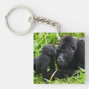 Porte-clés Gorille des montagnes bébé embrasse un gorille dos