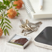 Porte-clés Grange dans le paysage rural (Côté)