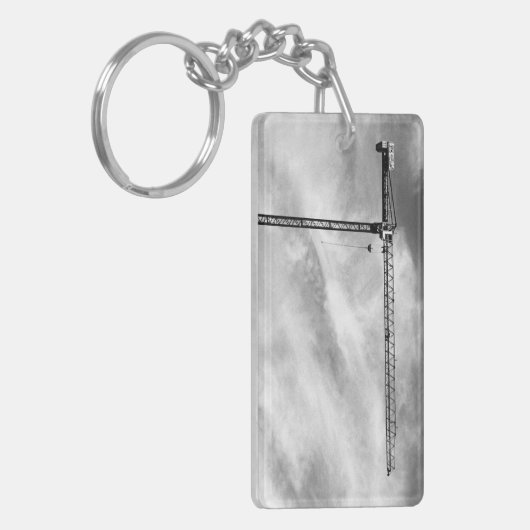 Porte-clés Grue de construction et ciel photo noir et blanc (Devant gauche)