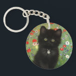 Porte-clés Gustav Klimt Kitten<br><div class="desc">Porte - clé avec un chaton Gustav Klimt ! Ce chaton noir porte un collier d'argent et s'assoit dans un champ de fleurs rouges,  bleues,  blanches et jaunes. Un cadeau merveilleux pour les amateurs d'art amoureux des chats et autrichiens !</div>