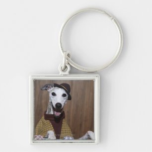 Porte-clés Habillé chien de whippet à la table de jeu