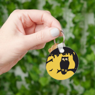 Porte-clés Halloween vintage, hibou effrayant dans un arbre a