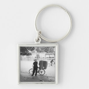 Porte-clés Hanoi Vietnam, femme livreuse à bicyclette (NR)