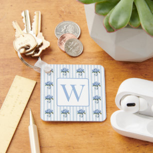 Porte-clés Hortensias bleus et blancs sur monogramme à rayure