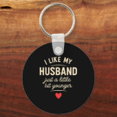 Porte-clés I Like My Husband A Little Bit Younger Funny Sayin (Recto)