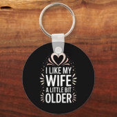 Porte-clés I Like My Wife A Little Bit Older Funny Saying Wom (Recto)