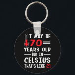 Porte-clés I May Be 70 Years Old But In Celsius 21<br><div class="desc">"J'Ai Peut-Être 70 Ans,  Mais 21 Célsius. Un cadeau amusant chemise '70 Ans' pour votre amant,  mari,  femme ou amis. Acheter T-shirt personnalisé,  sweat - shirt à capuche,  pull,  tasse sans minimum de commande. "</div>