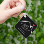 Porte-clés Immobilier Maison Coeur Personnalisé Realtor Busin<br><div class="desc">Le porte - clé carré de 2, 25 pouces présente un coeur rouge sur le toit d'une nouvelle maison, les mots "Bénissez votre nouvelle maison!" ainsi que le nom de votre entreprise, le numéro de téléphone et le nom de l'agent. CHANGER LA COULEUR ARRIÈRE - PLAN à n'importe quoi -...</div>