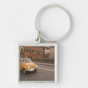 Porte-clés Italie, Florence. Fiat 800 Rally traverse l'Arno